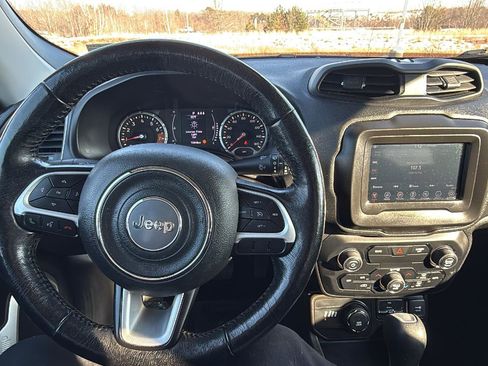 Used 2019 Jeep Renegade Latitude w/ Cold Weather Group image 27