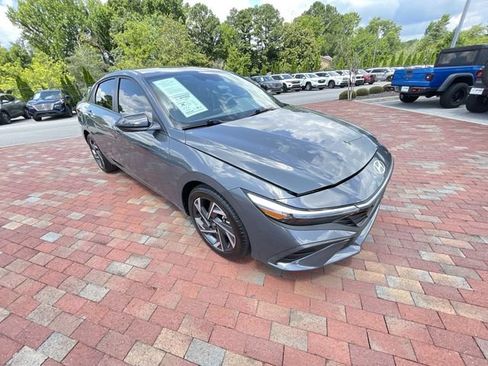 Used 2025 Hyundai Elantra Sport FWD image 37