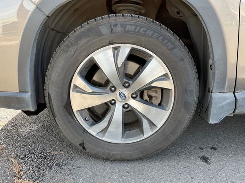 Used 2021 Subaru Ascent Premium w/ Convenience Package AWD/4WD image 15