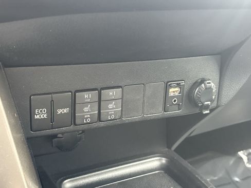 Used 2014 Toyota RAV4 Limited AWD/4WD image 23