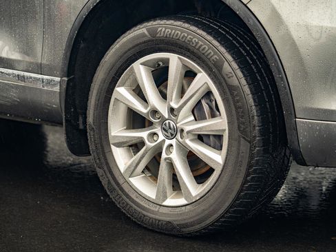 Used 2014 Volkswagen Touareg Sport AWD/4WD image 7