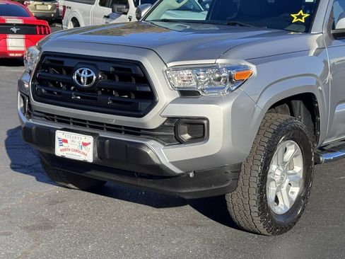 Used 2017 Toyota Tacoma SR image 31