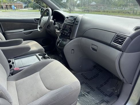 Used 2009 Toyota Sienna LE FWD image 31