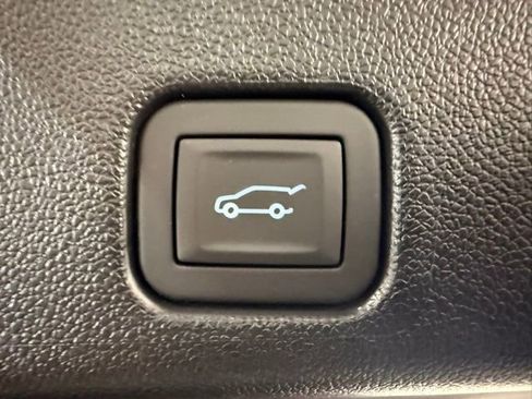 New 2026 Chevrolet Traverse High Country image 9