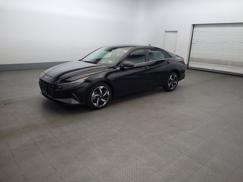 Used 2022 Hyundai Elantra Limited w/ Cargo Package FWD image 2