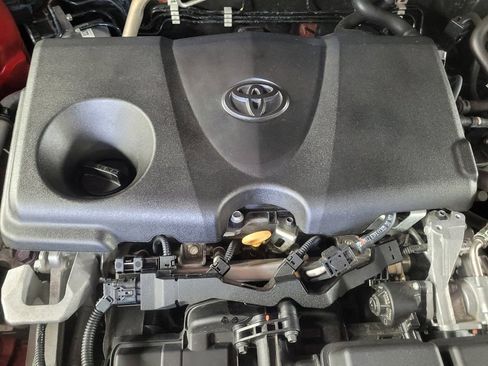 Used 2021 Toyota RAV4 LE AWD/4WD image 30