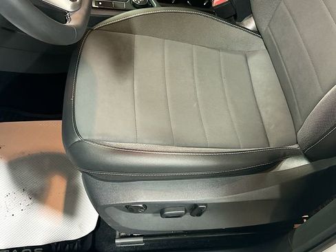 Used 2023 Volkswagen Taos SE image 19