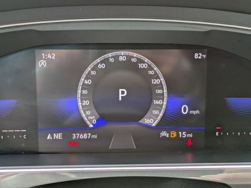 Used 2023 Volkswagen Tiguan SE FWD image 32