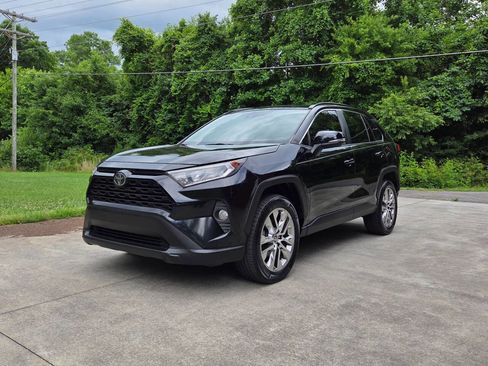 Used 2020 Toyota RAV4 XLE Premium FWD image 1