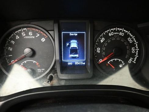 Used 2018 Toyota Tacoma SR w/ SR Convenience Package RWD image 11