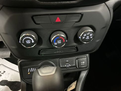 Used 2018 Jeep Renegade Sport w/ Power & Air Group image 16