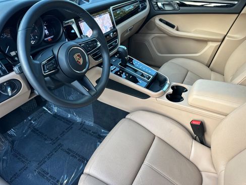 Used 2025 Porsche Macan image 4