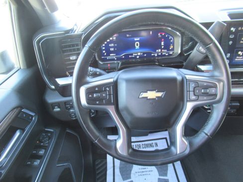 Used 2024 Chevrolet Silverado 2500 LT image 11