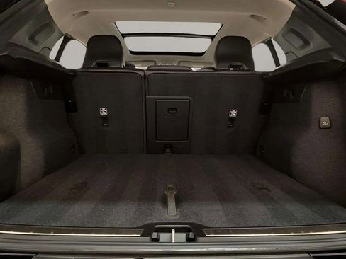 Used 2025 Volvo XC40 B5 Plus image 92