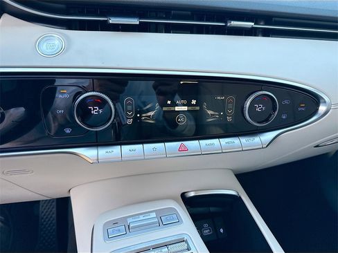 Used 2024 Genesis GV70 2.5T image 17
