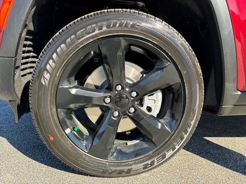 New 2025 Jeep Grand Cherokee L Altitude image 27