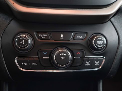 Used 2016 Jeep Cherokee Latitude w/ Safety/Convenience Group image 22