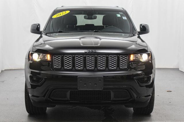 Used 2022 Jeep Grand Cherokee Laredo X AWD/4WD image 3