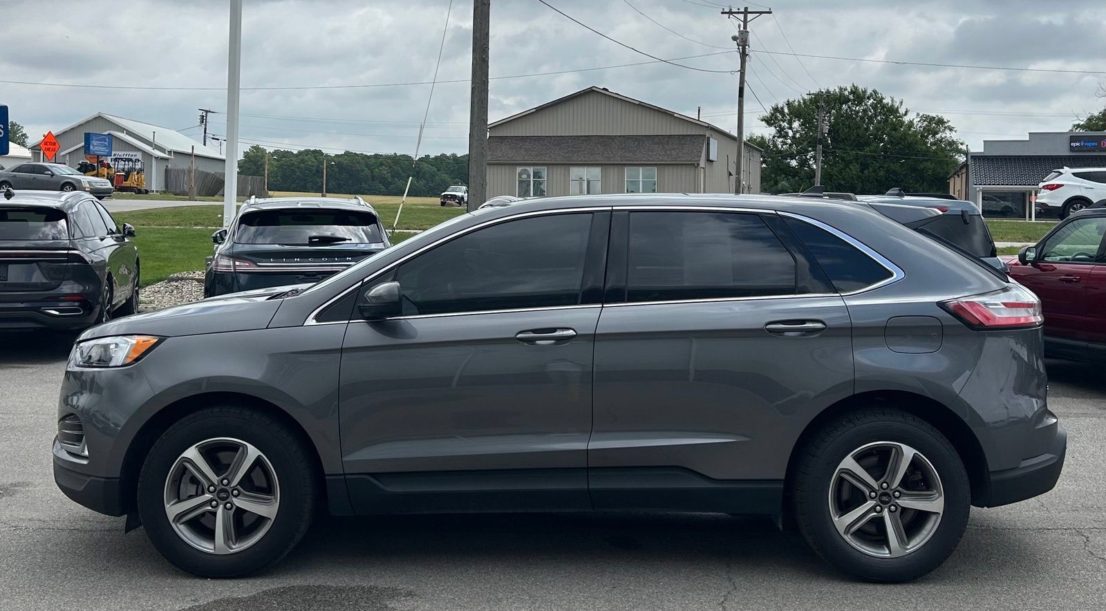 Used 2024 Ford Edge SEL w/ Convenience Package AWD/4WD image 4