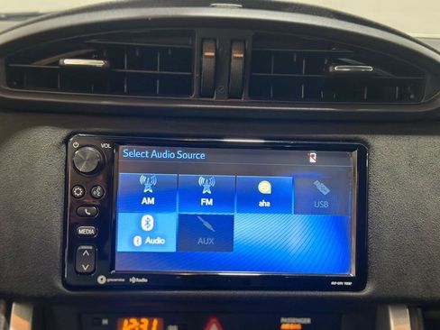 Used 2017 Toyota 86 RWD image 19