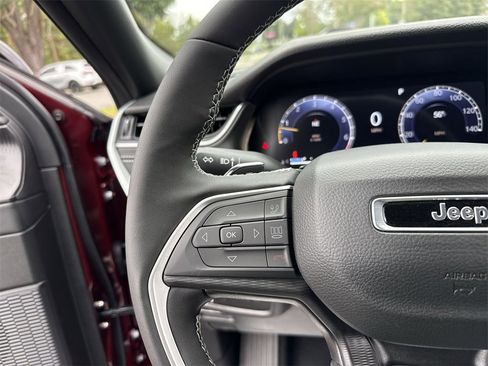 New 2025 Jeep Grand Cherokee Altitude image 14