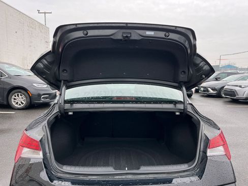 Used 2025 Hyundai Elantra SEL image 32
