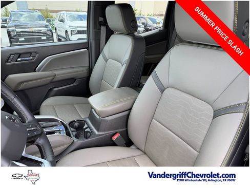 Used 2026 Chevrolet Colorado ZR2 w/ Technology Package AWD/4WD image 23