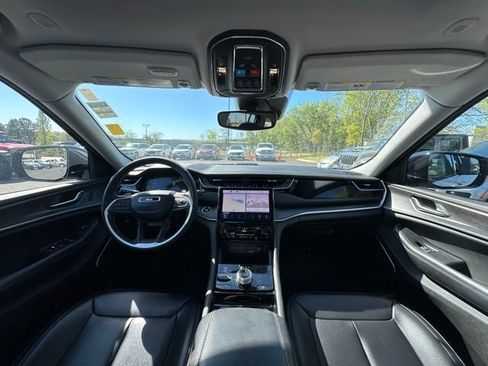 Used 2023 Jeep Grand Cherokee 4WD 4xe image 2