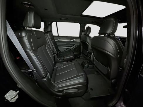 New 2025 Jeep Grand Cherokee L Limited w/ Luxury Tech Group II image 32