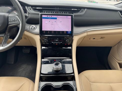 Used 2023 Jeep Grand Cherokee Limited image 15