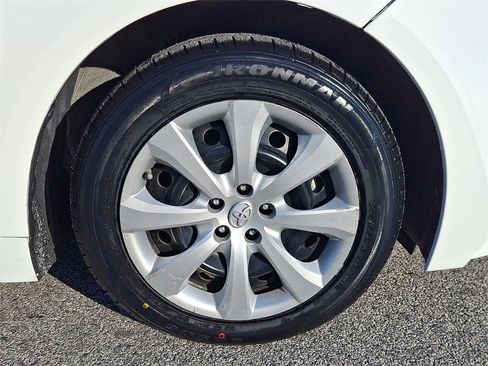 Used 2023 Toyota Corolla LE image 11