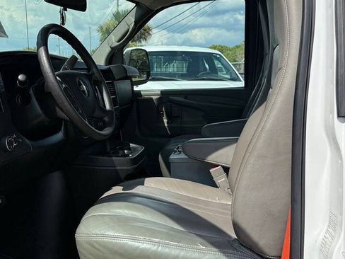 Used 2015 Chevrolet Express 2500 RWD image 11