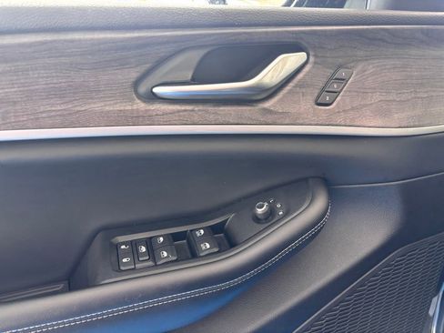 Used 2023 Jeep Grand Cherokee L Limited AWD/4WD image 19