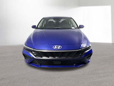 Used 2025 Hyundai Elantra Limited FWD image 6
