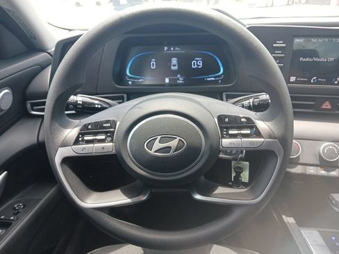 Used 2025 Hyundai Elantra SE FWD image 22