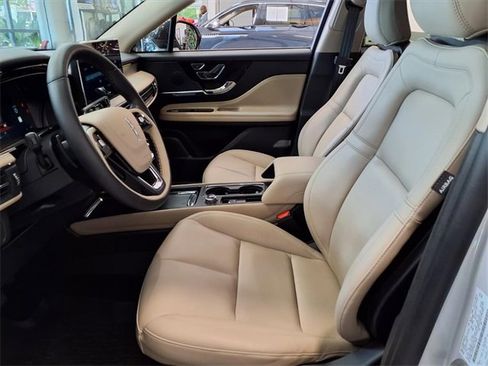 Certified 2025 Lincoln Corsair FWD image 5