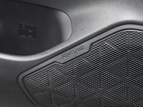 Used 2025 Toyota RAV4 XLE image 25