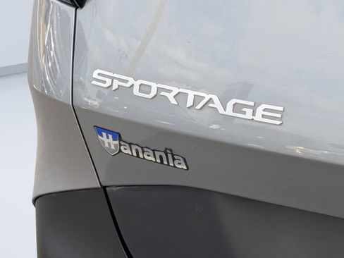 Used 2025 Kia Sportage LX image 10