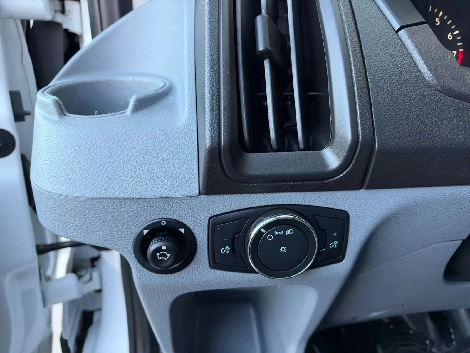 Used 2019 Ford Transit 250 130 Low Roof RWD image 14