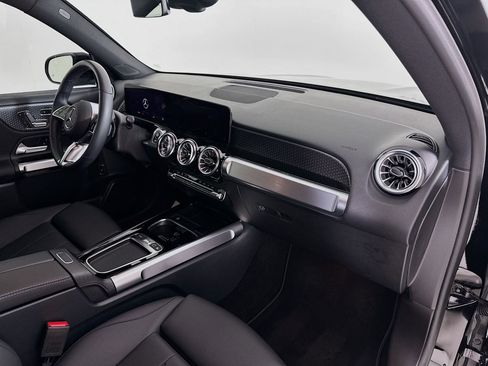 Used 2025 Mercedes-Benz GLB 250 image 30