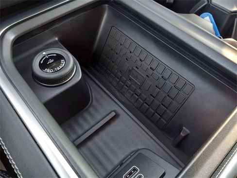 Used 2025 Ford Expedition Platinum w/ Stealth Performance Package image 25