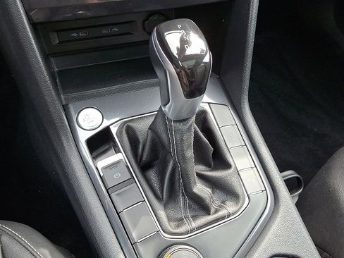 Used 2022 Volkswagen Tiguan SE R-Line image 15