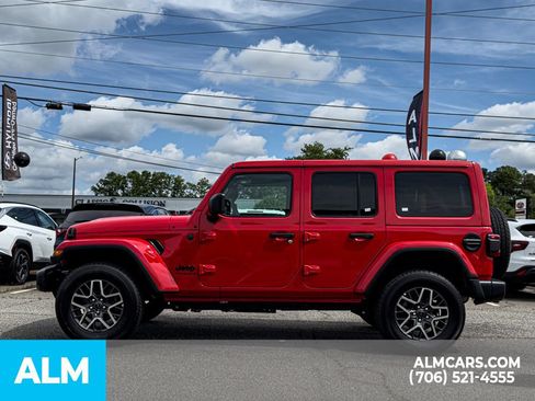 Used 2025 Jeep Wrangler Unlimited Sahara AWD/4WD image 10