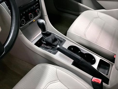 Used 2014 Volkswagen Passat TDI SE image 14