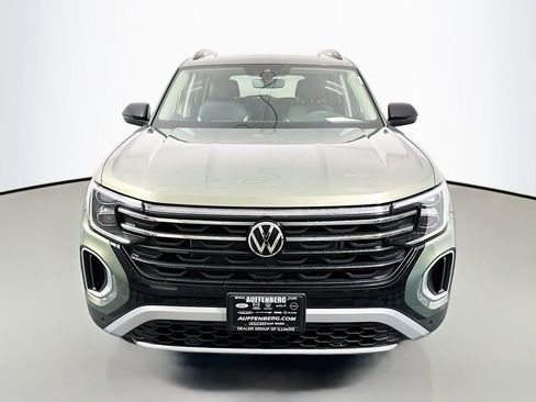 New 2026 Volkswagen Atlas Peak Edition AWD/4WD image 2