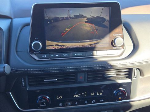 Used 2023 Nissan Rogue SV image 29