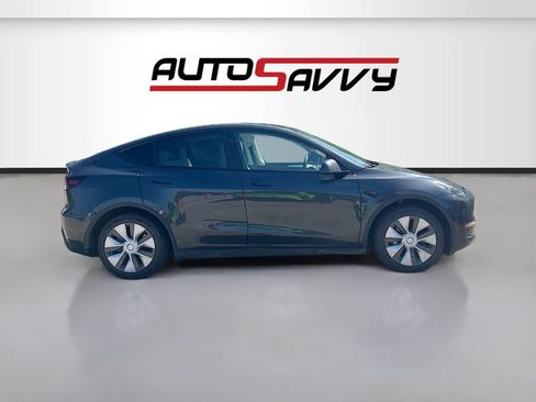 Used 2024 Tesla Model Y Long Range RWD image 8