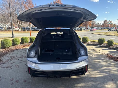 New 2026 BMW iX xDrive60 image 24