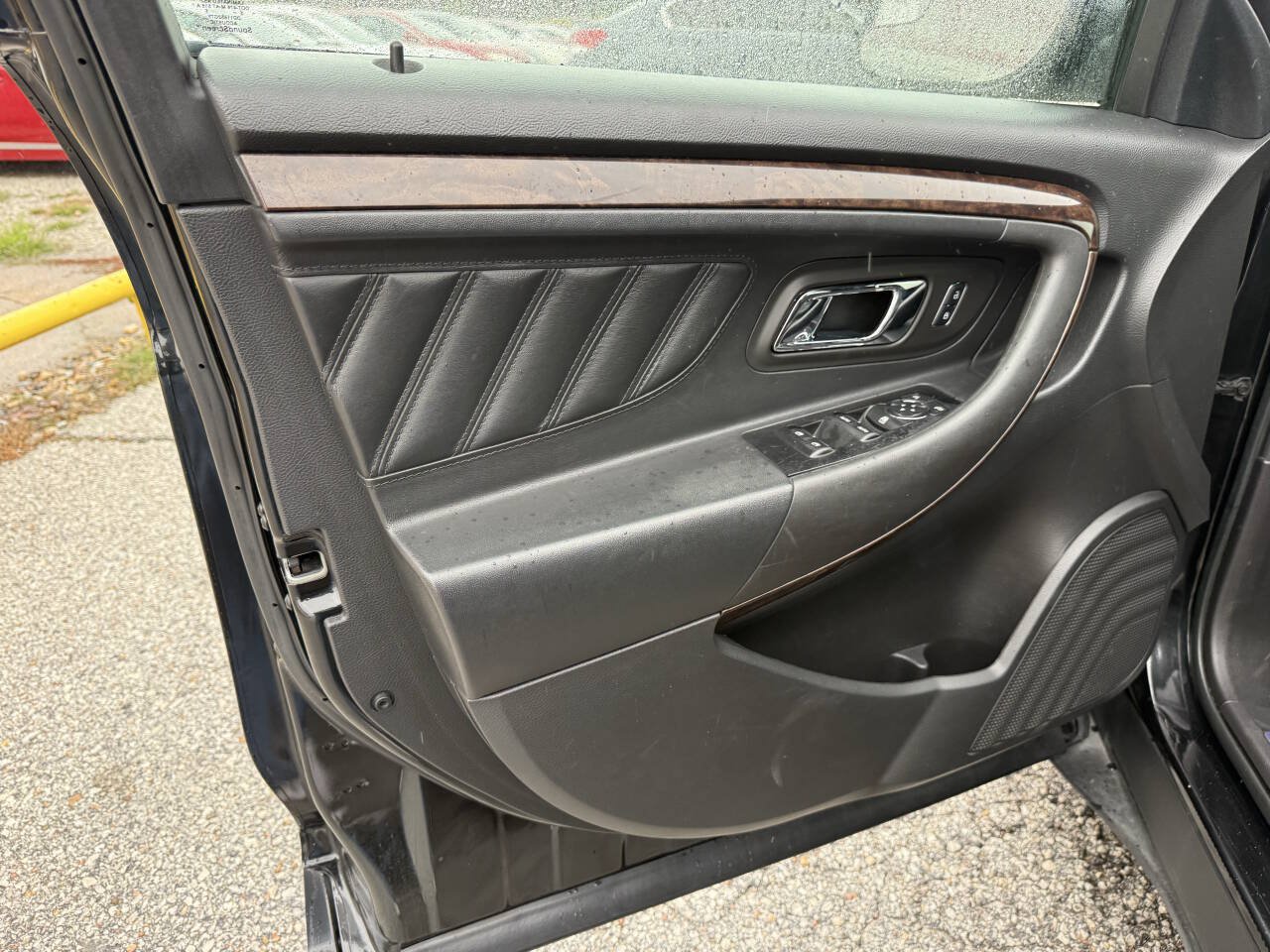 Used 2015 Ford Taurus Limited FWD image 20