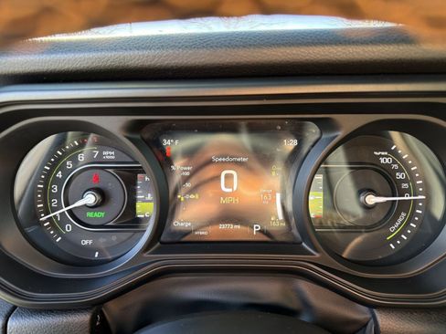 Used 2024 Jeep Wrangler Willys image 21